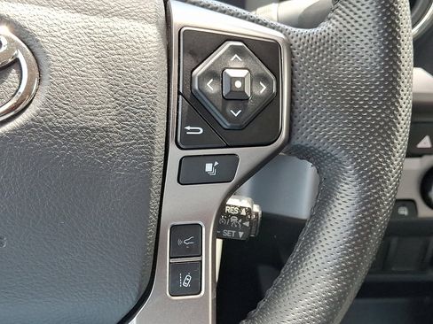 Certified 2022 Toyota Tacoma SR5 AWD/4WD image 22