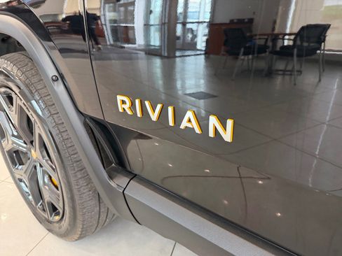 Used 2023 Rivian R1S Adventure AWD/4WD image 24