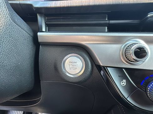 Used 2024 Kia Telluride EX w/ EX Captain's Chair Package AWD/4WD image 16