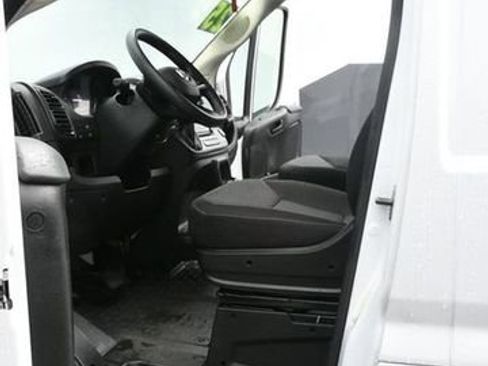 Used 2025 RAM ProMaster 2500 w/ Convenience Group image 14