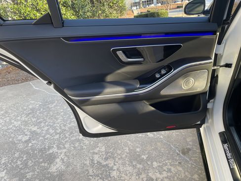 Certified 2022 Mercedes-Benz S 500 4MATIC w/ AMG Line Package image 36