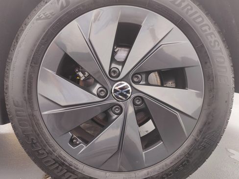 Used 2025 Volkswagen Taos S FWD image 5