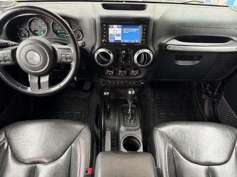 Used 2015 Jeep Wrangler Unlimited Sahara w/ Max Tow Package AWD/4WD image 3