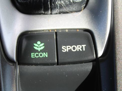 Used 2018 Honda Accord Sport image 41