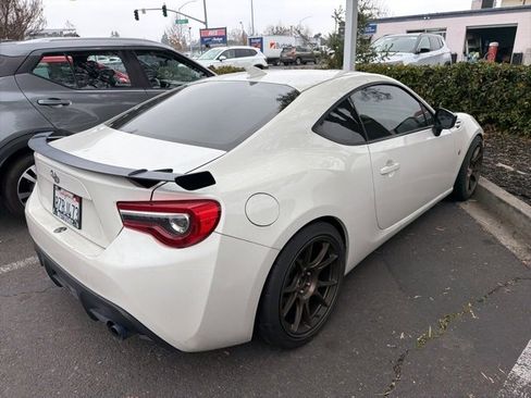 Used 2017 Toyota 86 860 Special Edition image 3