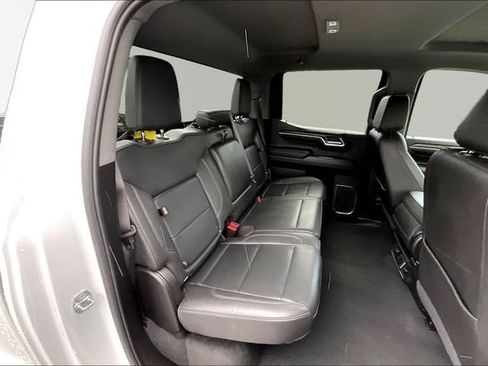 Used 2025 GMC Sierra 1500 SLT AWD/4WD image 17