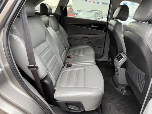 Used 2016 Kia Sorento EX image 16