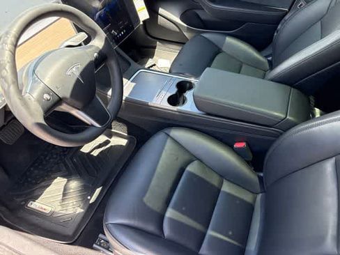 Used 2023 Tesla Model 3 Standard Range RWD image 9