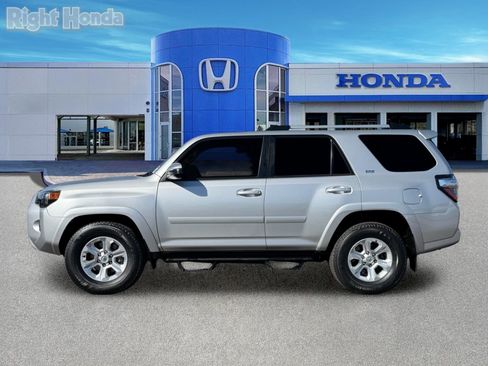 Used 2020 Toyota 4Runner SR5 RWD image 3