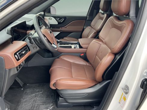 New 2025 Lincoln Aviator Reserve w/ Luxury Package RWD image 21