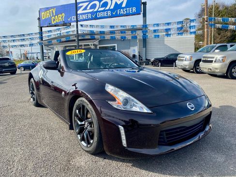 Used 2016 Nissan 370Z Touring RWD image 12