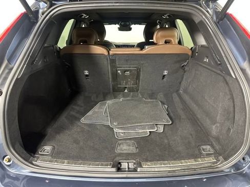 Used 2022 Volvo XC60 B5 Momentum image 26