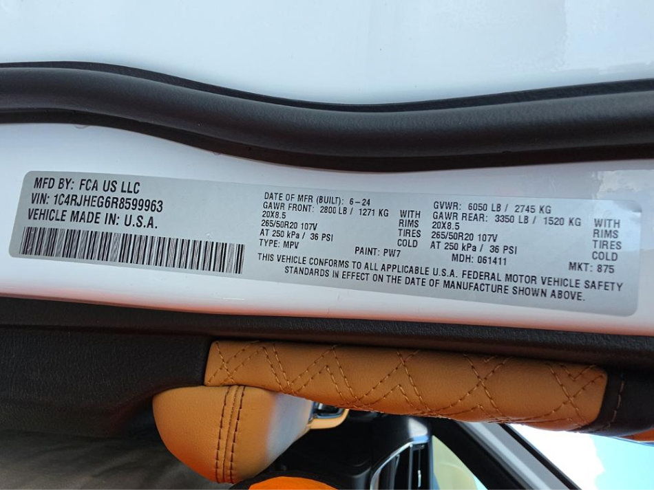 Used 2024 Jeep Grand Cherokee Summit AWD/4WD image 21