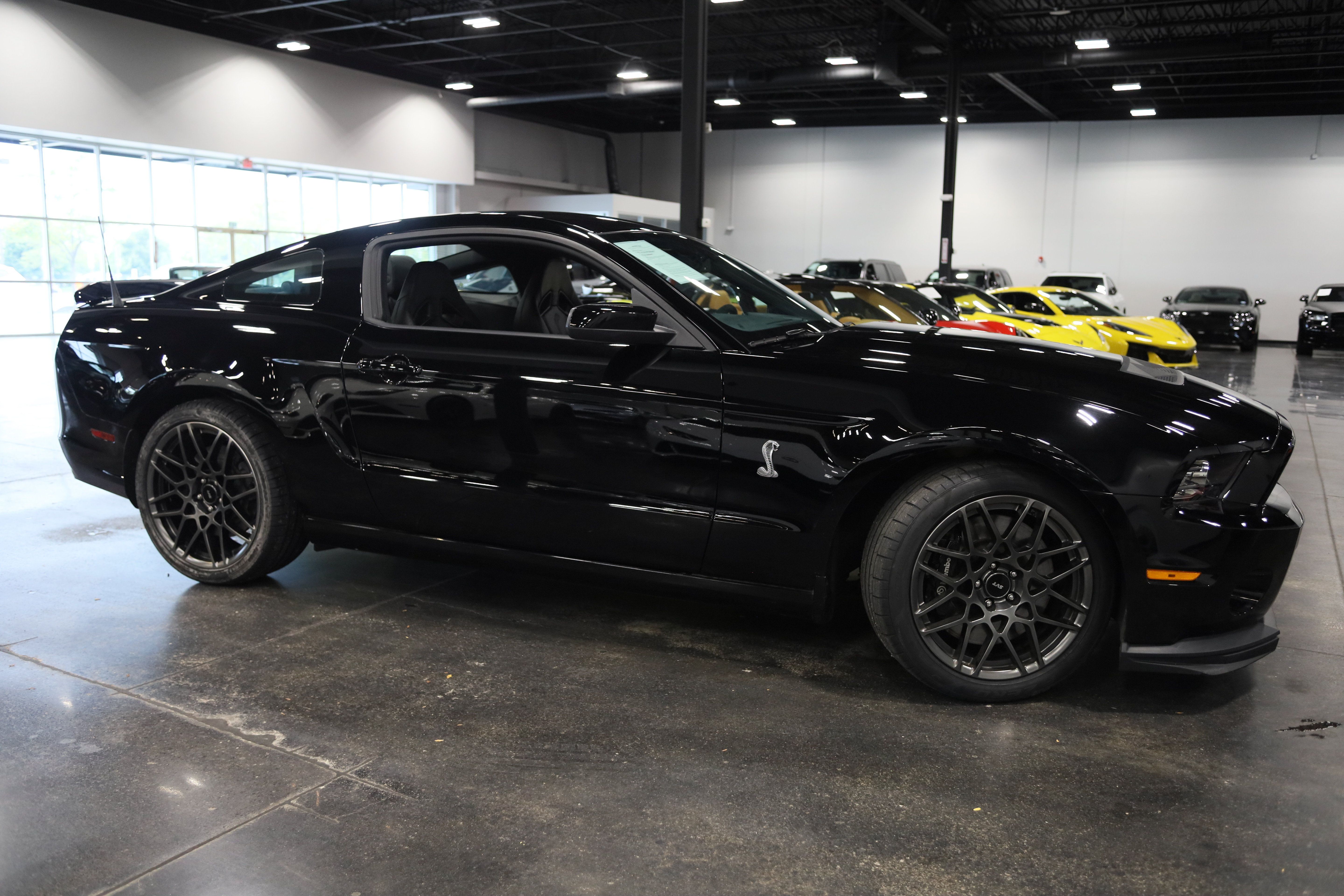 Used 2013 Ford Mustang Shelby GT500 RWD image 8