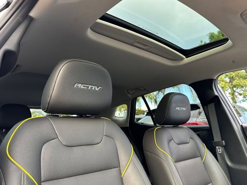 Used 2024 Chevrolet Trax ACTIV w/ Sunroof Package image 16