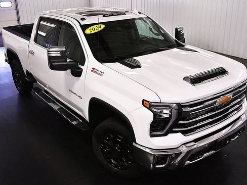 Used 2024 Chevrolet Silverado 2500 LTZ w/ LTZ Plus Package image 17