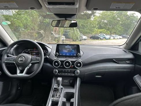 Used 2025 Nissan Sentra SV FWD image 17
