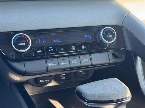Used 2023 Hyundai Elantra SEL image 19
