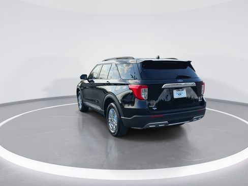 Used 2023 Ford Explorer XLT w/ Equipment Group 202A AWD/4WD image 7