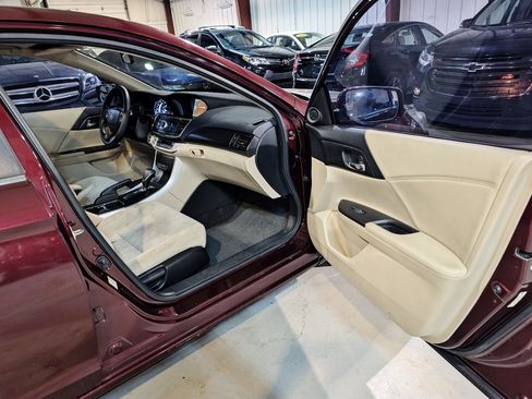Used 2014 Honda Accord EX image 25