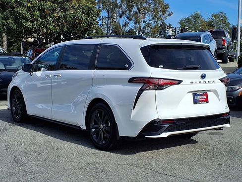 Used 2024 Toyota Sienna XSE FWD image 3