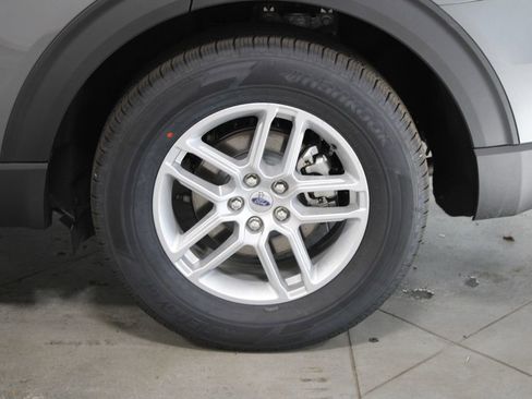 New 2026 Ford Explorer Active w/ Active Comfort Package image 17