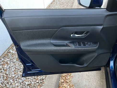 Used 2025 Nissan Kicks SV image 12