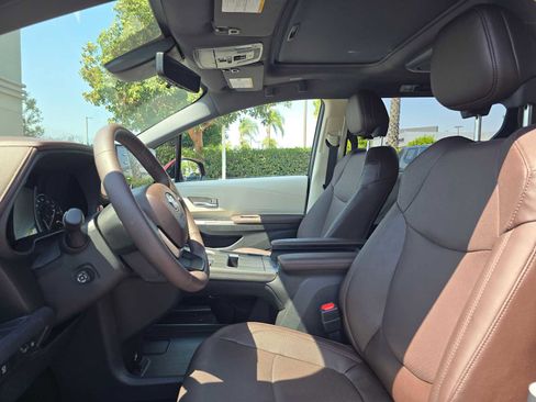 Certified 2024 Toyota Sienna Platinum FWD image 23