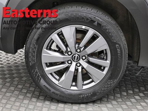 Used 2024 Nissan Pathfinder SV image 30