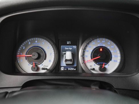 Used 2020 Toyota Sienna SE FWD image 29