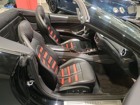 Used 2018 Ferrari California T RWD image 30