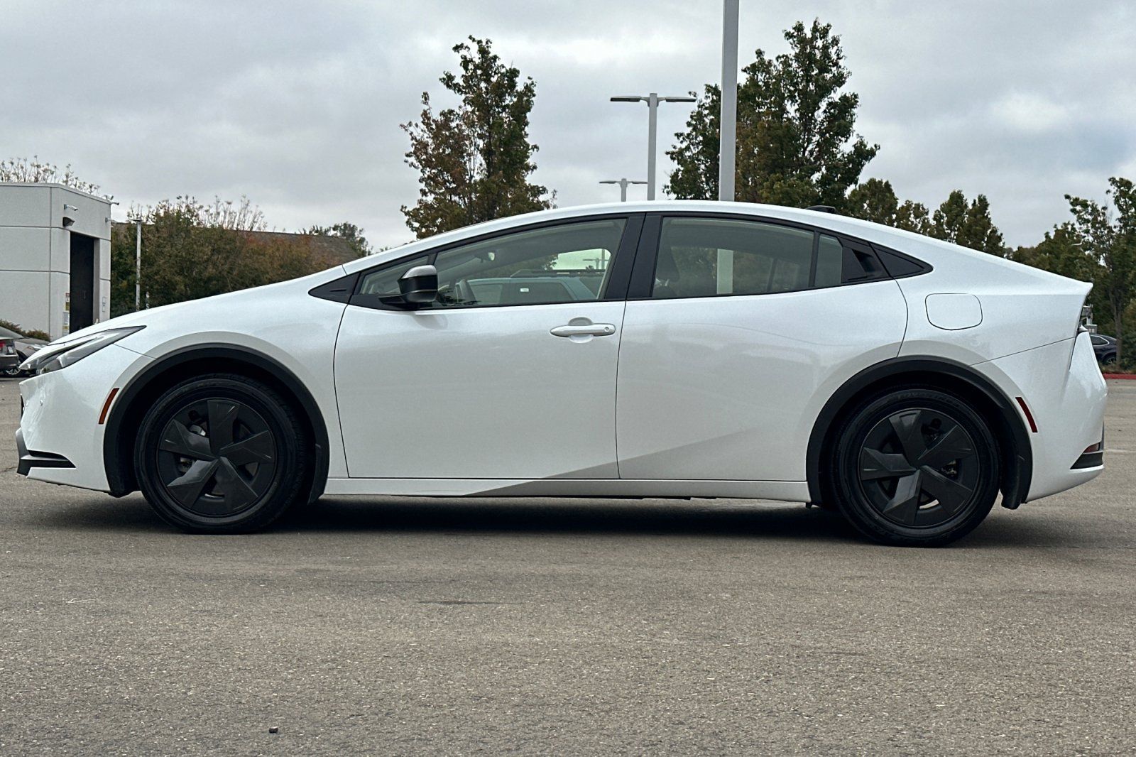 Certified 2026 Toyota Prius Plug-In Hybrid FWD image 8