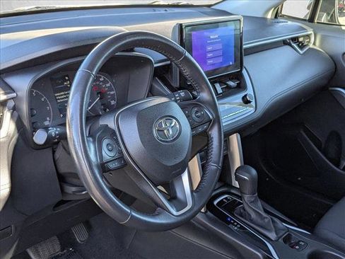 Used 2024 Toyota Corolla Cross LE image 10