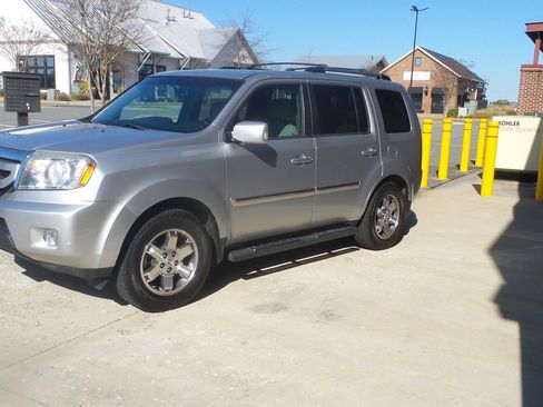 Used 2010 Honda Pilot Touring image 29