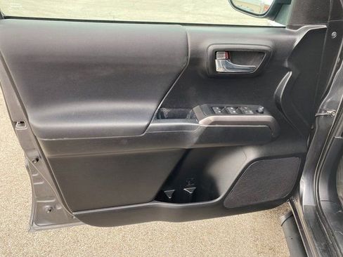 Used 2022 Toyota Tacoma TRD Sport image 16