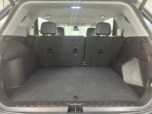 Used 2024 GMC Terrain SLT image 30