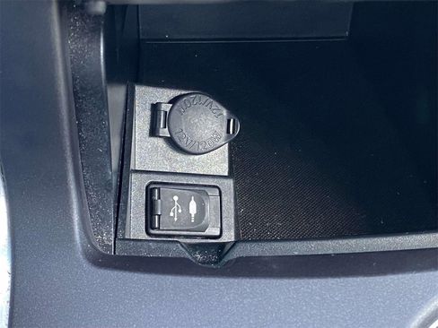 Used 2017 Toyota Camry image 26