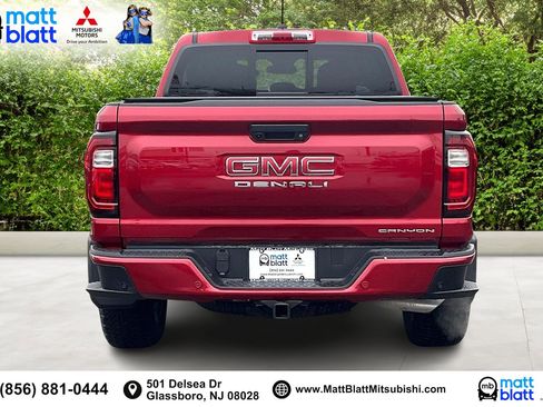 Used 2024 GMC Canyon Denali image 5