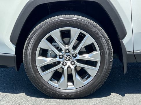 Used 2021 Toyota RAV4 XLE Premium image 25
