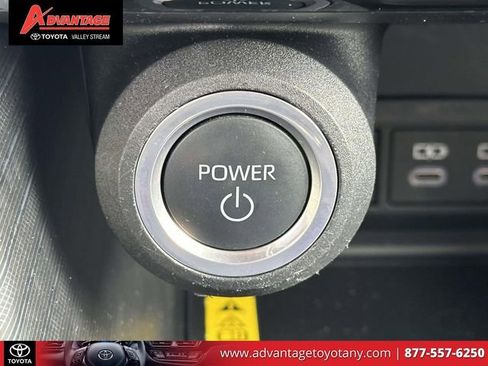 Certified 2023 Toyota Venza XLE AWD/4WD image 31