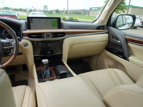 Used 2016 Lexus LX 570 4WD w/ Luxury Package image 22