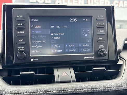 Used 2021 Toyota RAV4 LE AWD/4WD image 27