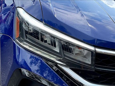 Used 2022 Volkswagen Taos SE image 28