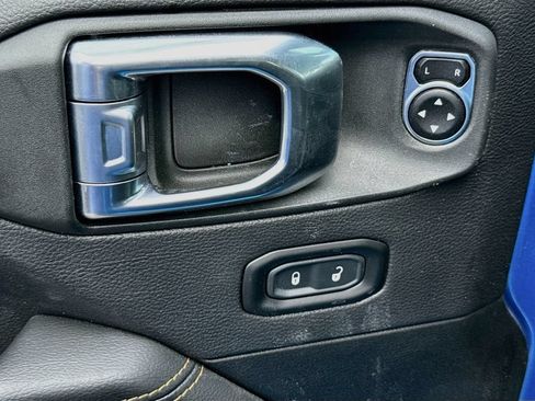 Used 2023 Jeep Wrangler Unlimited Sahara AWD/4WD image 19