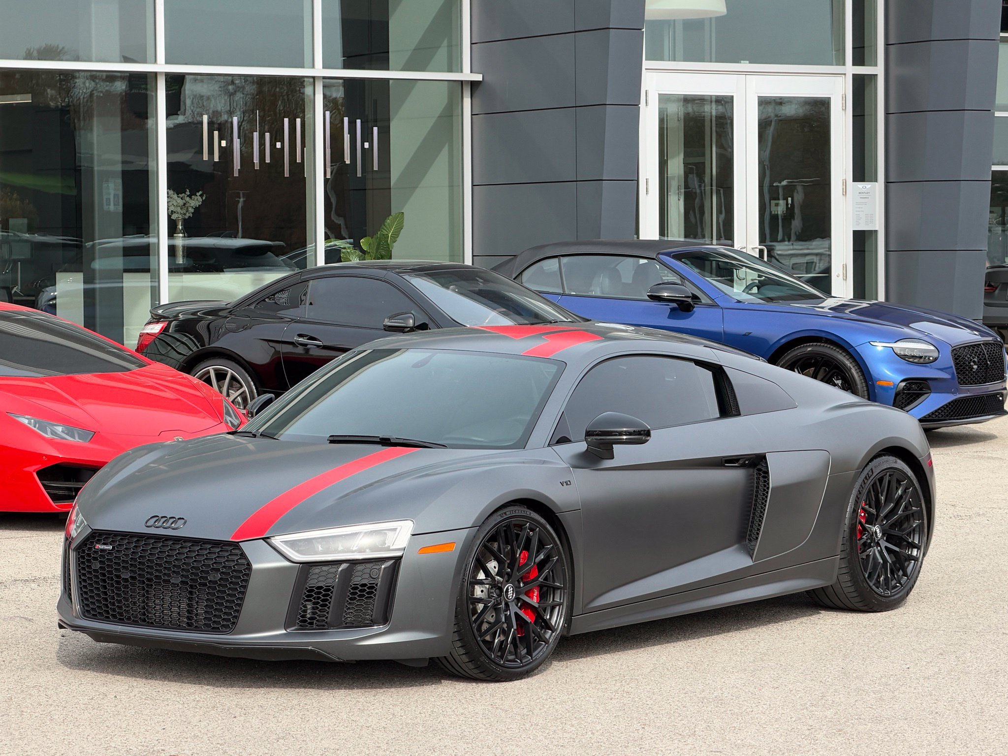 Used 2018 Audi R8 V10 w/ Premium Package RWD image 1