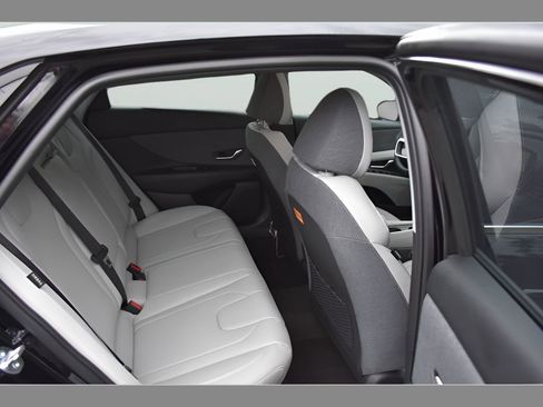 New 2026 Hyundai Elantra Limited FWD image 15