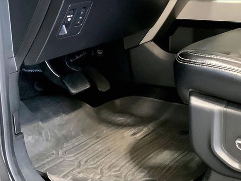 Used 2018 Ford F150 Lariat w/ Equipment Group 502A Luxury image 22