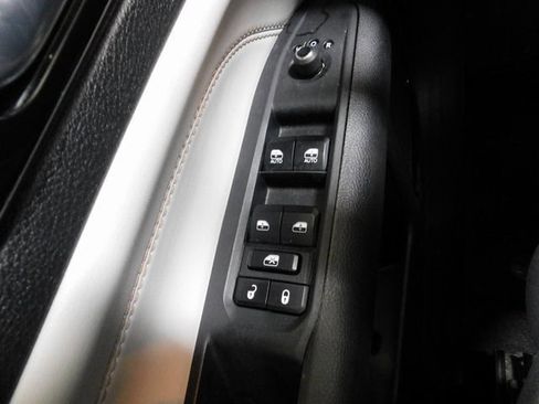 Used 2024 Jeep Compass Limited image 19