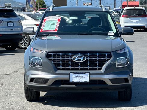 Certified 2025 Hyundai Venue SEL FWD image 9