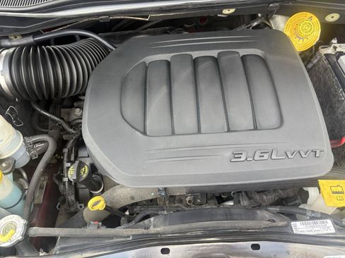 Used 2020 Dodge Grand Caravan SE FWD image 41
